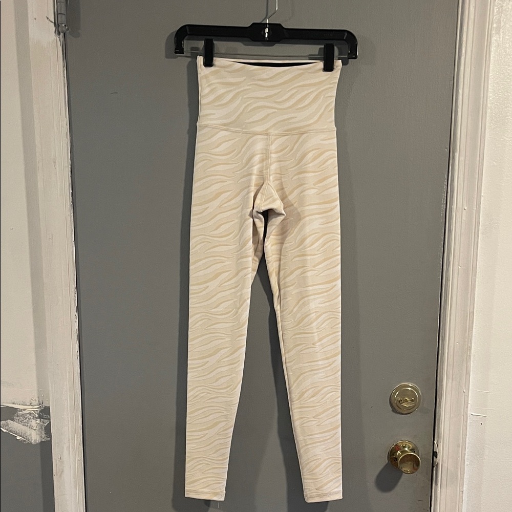 Strut-This‎ High-Waisted Cream Patterned Leggings O/S